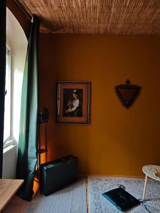 Sahara Studio With Shared Bathroom In City Centre Bratislava Exterior foto